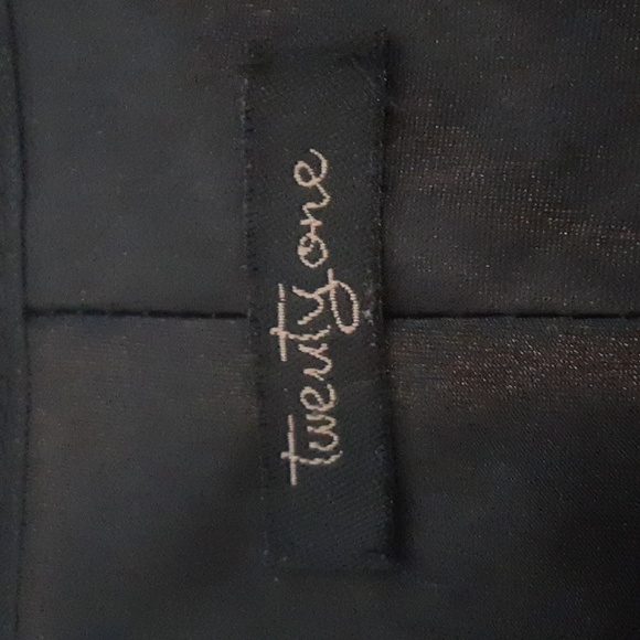 Twenty one black skirt with pockets. Size medium. - Picture 8 of 9